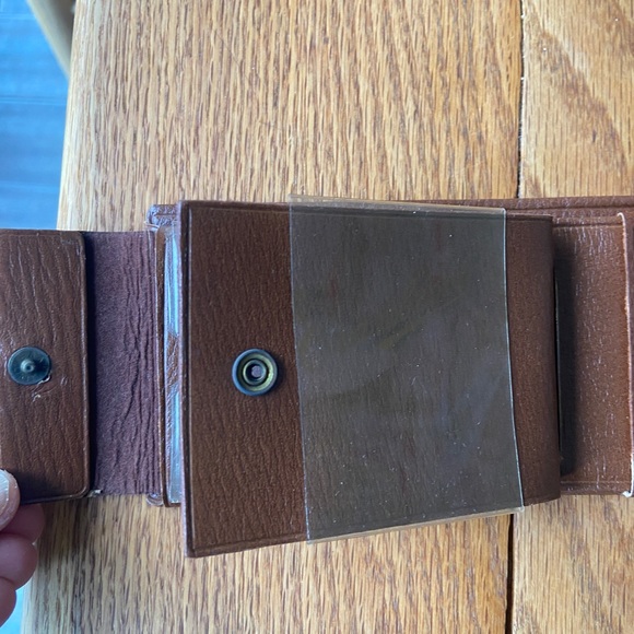 Cranbrook calfskin leather wallet with removable plastic passcase - Picture 2 of 4